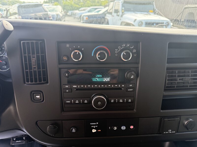 2018 Chevrolet Express 2500 Van photo 18