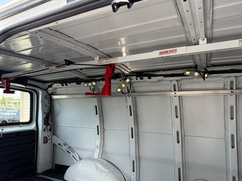 2018 Chevrolet Express 2500 Van photo 10