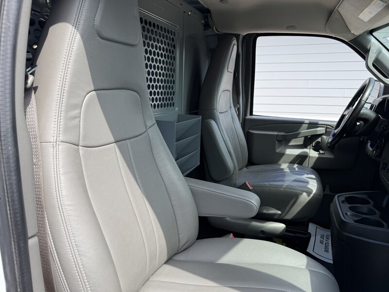 2018 Chevrolet Express 2500 Van photo 3