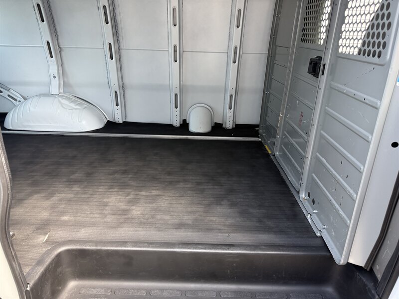 2018 Chevrolet Express 2500 Van photo 11