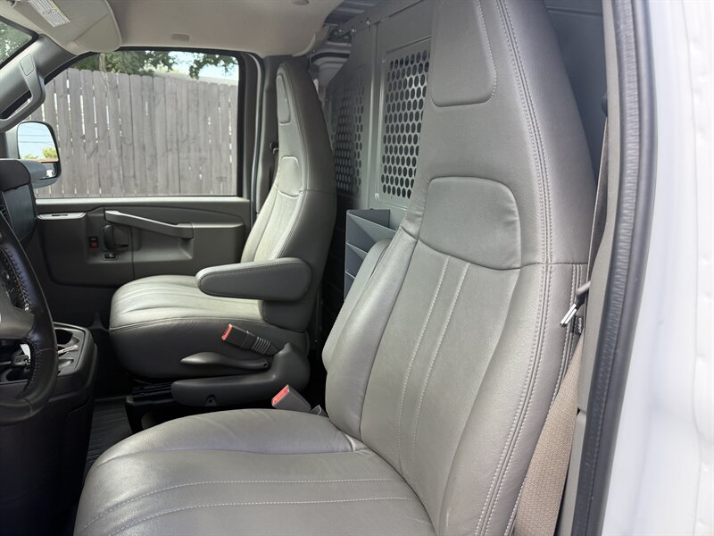 2018 Chevrolet Express 2500 Van photo 23
