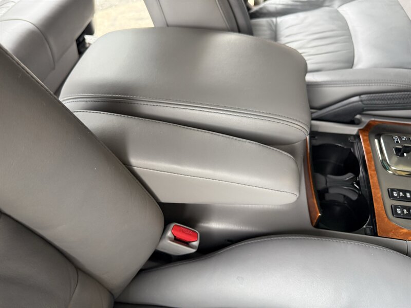 2005 Lexus LX 470 - Photo 64 - Nashville, TN 37210