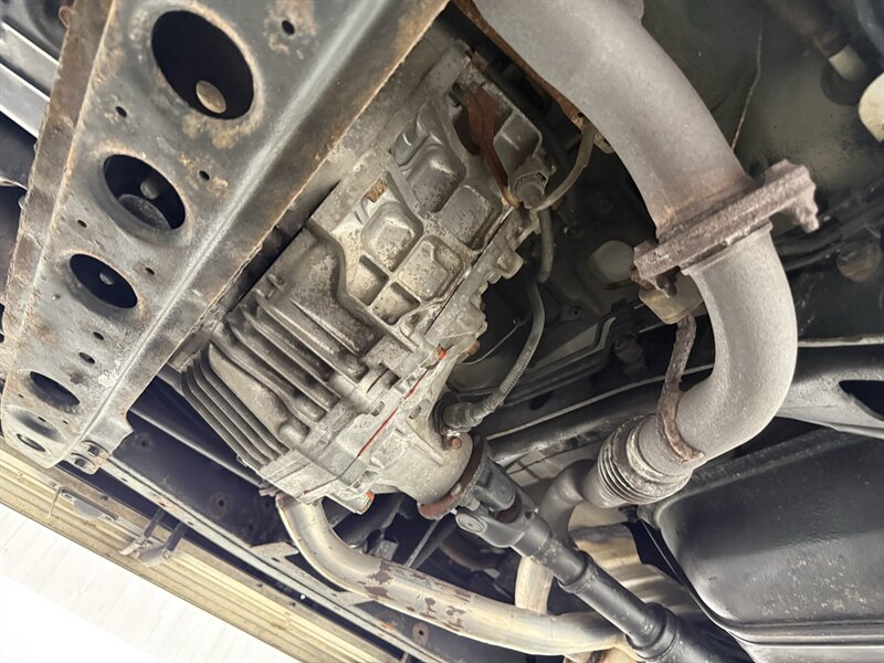2005 Lexus LX 470 - Photo 7 - Nashville, TN 37210