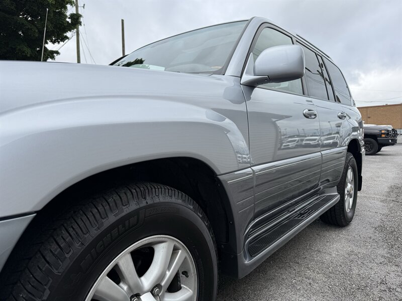 2005 Lexus LX 470 - Photo 29 - Nashville, TN 37210