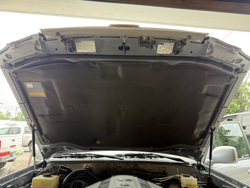 2005 Lexus LX 470 - Photo 39 - Nashville, TN 37210