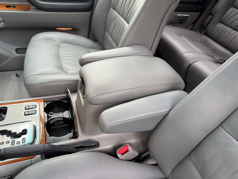 2005 Lexus LX 470 - Photo 54 - Nashville, TN 37210