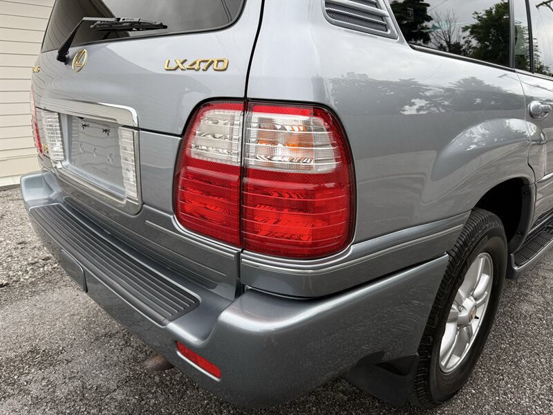 2005 Lexus LX 470 - Photo 24 - Nashville, TN 37210