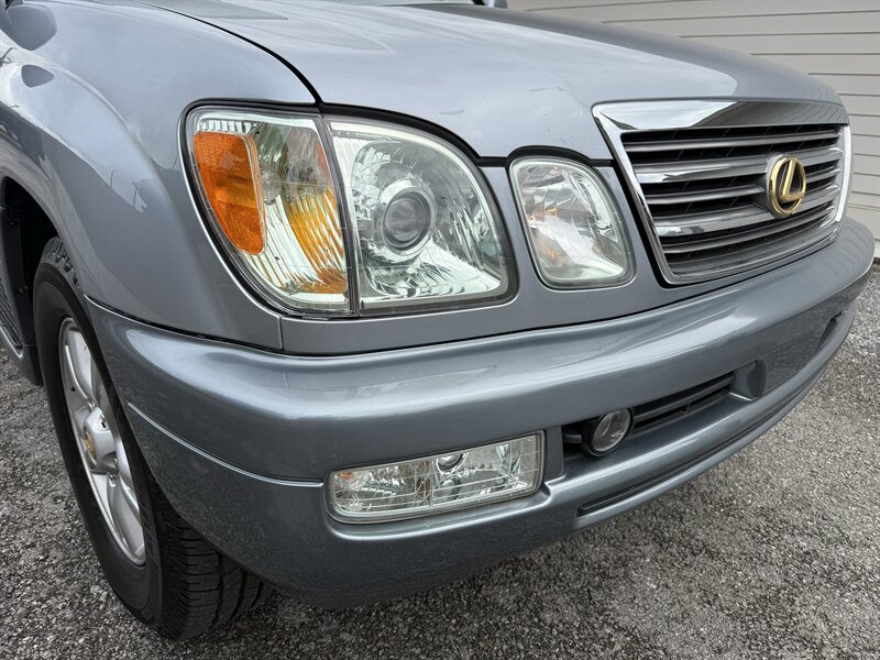 2005 Lexus LX 470 - Photo 22 - Nashville, TN 37210