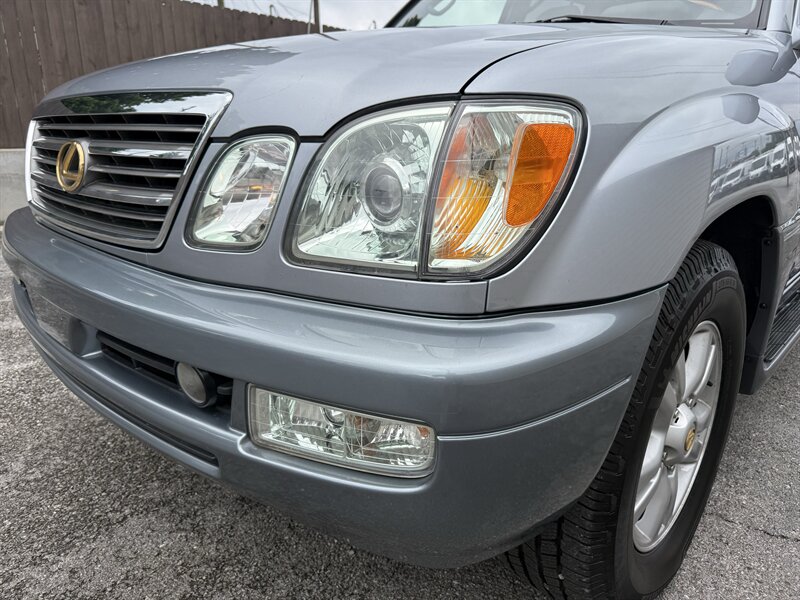 2005 Lexus LX 470 - Photo 31 - Nashville, TN 37210