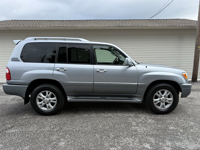 2005 Lexus LX 470   - Photo 1 - Nashville, TN 37210