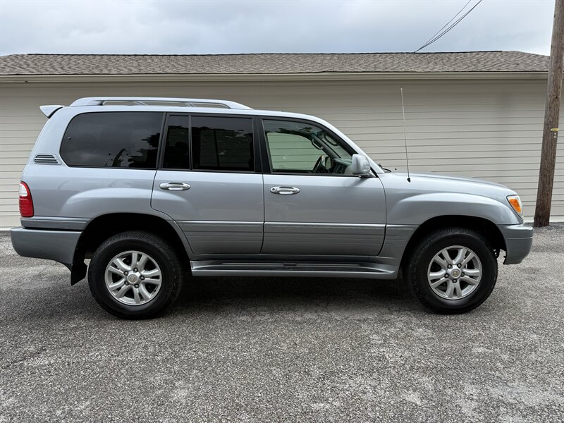 2005 Lexus LX 470 - Photo 3 - Nashville, TN 37210