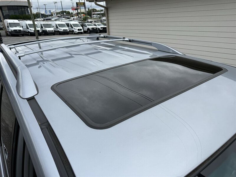 2005 Lexus LX 470 - Photo 20 - Nashville, TN 37210