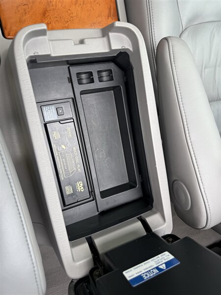 2005 Lexus LX 470 - Photo 41 - Nashville, TN 37210