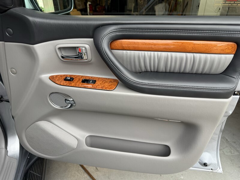 2005 Lexus LX 470 - Photo 59 - Nashville, TN 37210