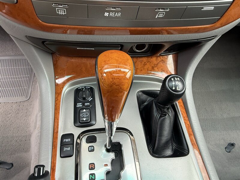 2005 Lexus LX 470 - Photo 45 - Nashville, TN 37210