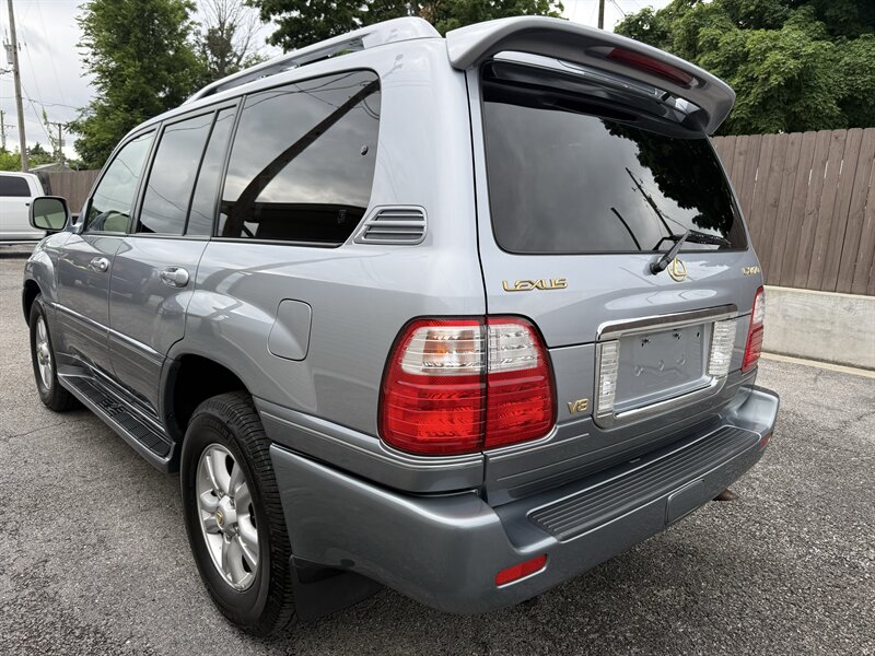 2005 Lexus LX 470 - Photo 30 - Nashville, TN 37210