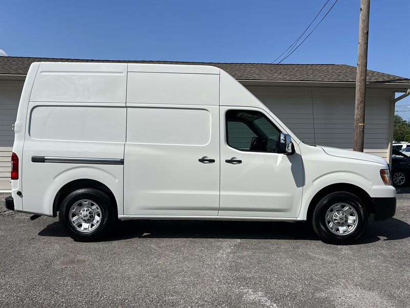 2019 Nissan NV 2500 HD S - Photo 1 - Nashville, TN 37210