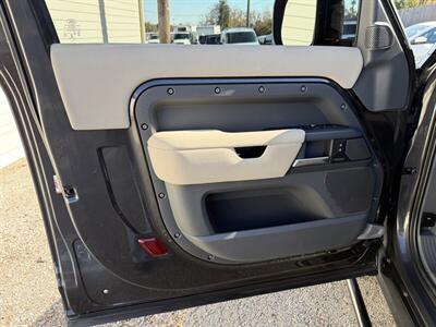 2022 Land Rover Defender 90 X-Dynamic SE   - Photo 16 - Nashville, TN 37210
