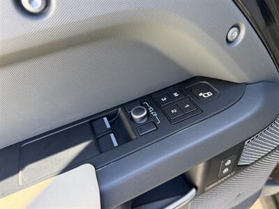 2022 Land Rover Defender 90 X-Dynamic SE   - Photo 17 - Nashville, TN 37210