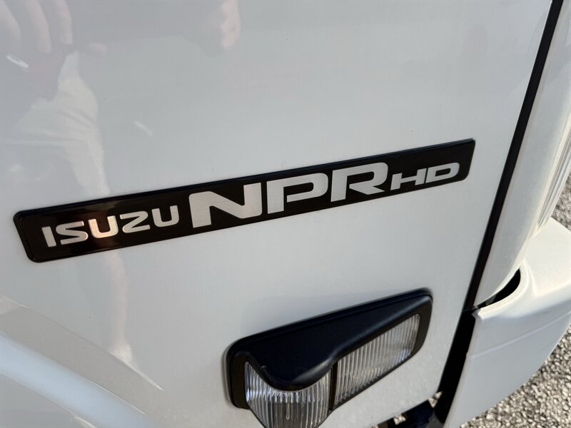 2024 Isuzu NPR HD - Photo 7 - Nashville, TN 37210