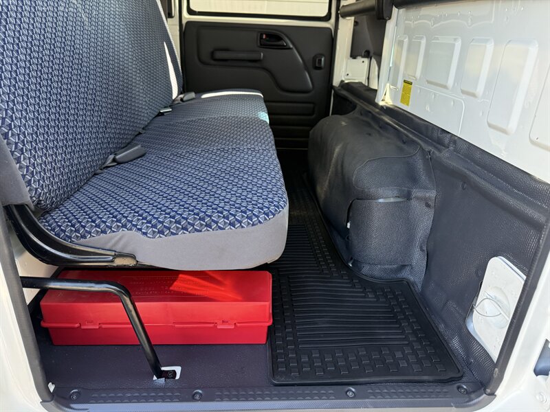2024 Isuzu NPR HD - Photo 8 - Nashville, TN 37210