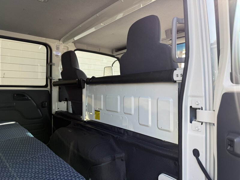 2024 Isuzu NPR HD - Photo 10 - Nashville, TN 37210