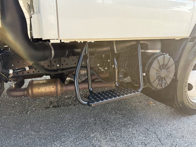 2024 Isuzu NPR HD - Photo 4 - Nashville, TN 37210