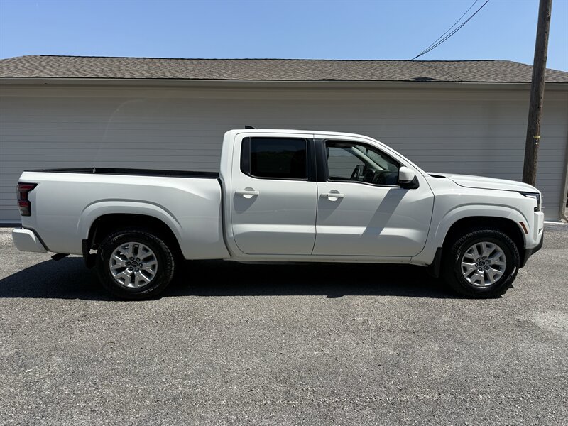2023 Nissan Frontier SV Crew Cab 4X4 LWB's photo