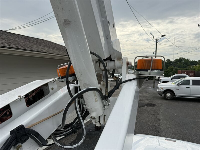 2019 Ford F-450 Super Duty XL ALTEC BUCKET TRUCK - Photo 18 - Nashville, TN 37210