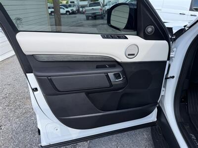 2023 Land Rover Discovery P360 S R-Dynamic   - Photo 17 - Nashville, TN 37210
