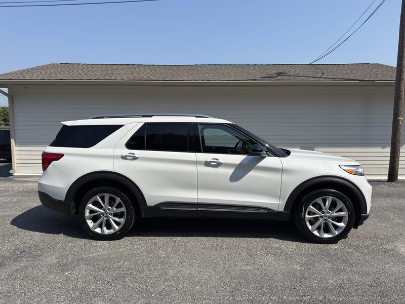 2022 Ford Explorer Platinum  