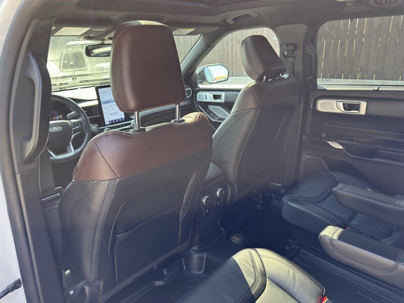 2022 Ford Explorer Platinum photo 18