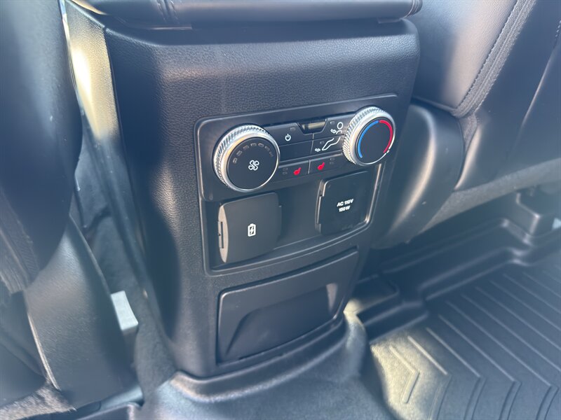 2022 Ford Explorer Platinum photo 19