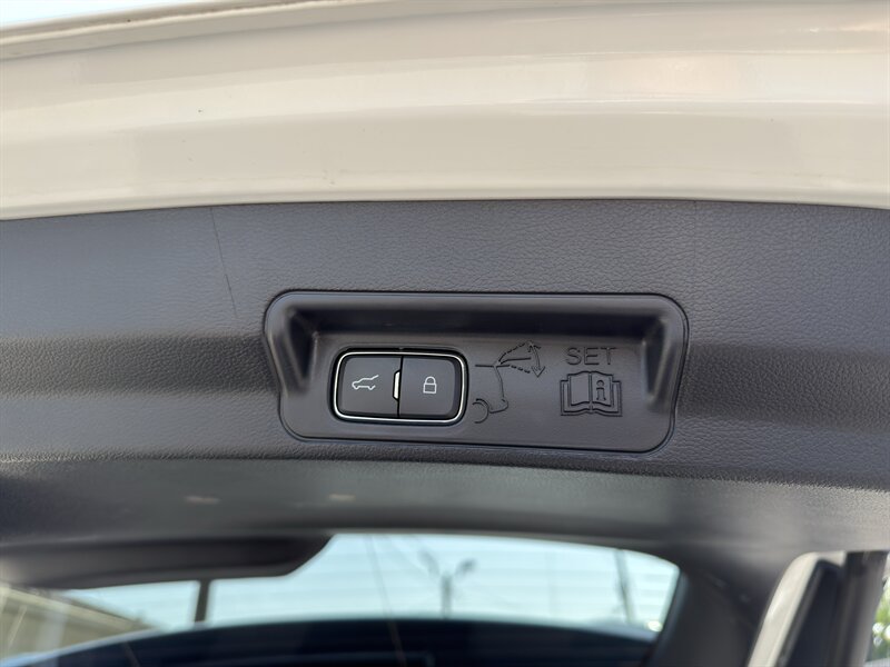 2022 Ford Explorer Platinum photo 24