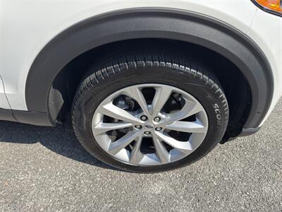 2022 Ford Explorer Platinum   - Photo 9 - Nashville, TN 37210