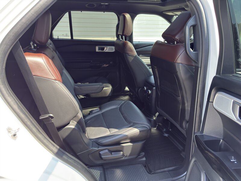 2022 Ford Explorer Platinum photo 25