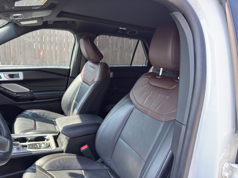 2022 Ford Explorer Platinum photo 13