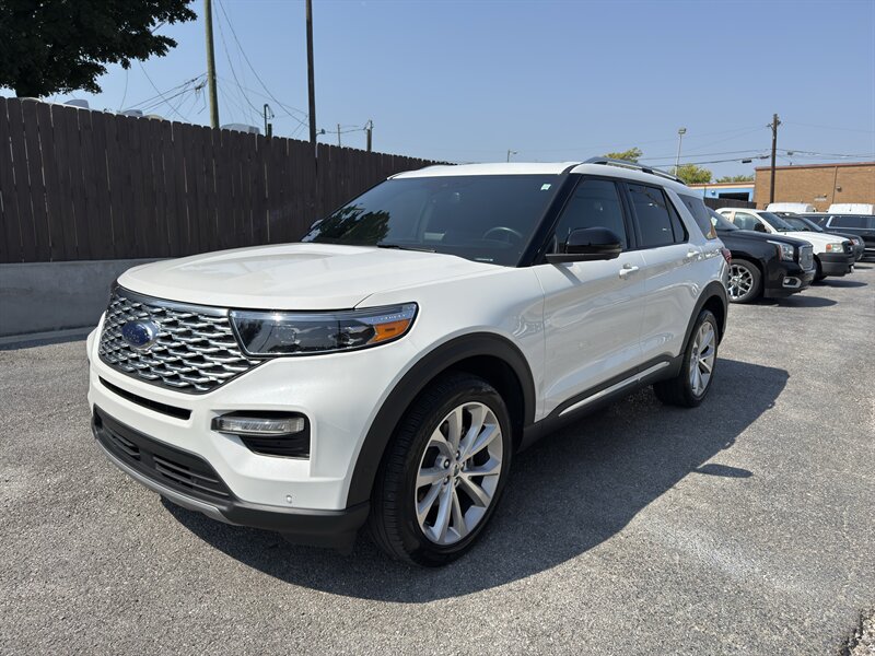 2022 Ford Explorer Platinum photo 2
