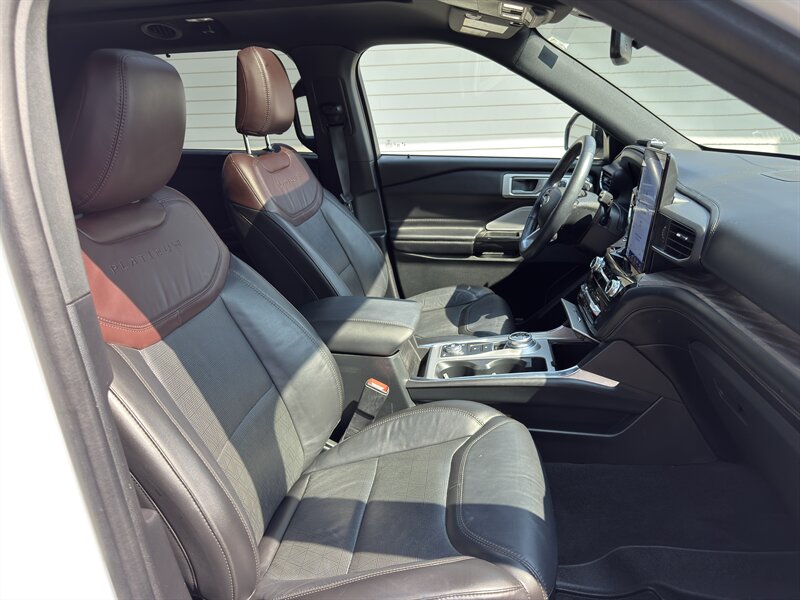 2022 Ford Explorer Platinum photo 27