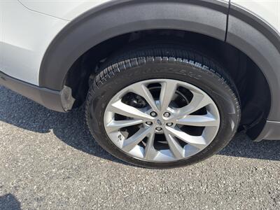 2022 Ford Explorer Platinum   - Photo 8 - Nashville, TN 37210