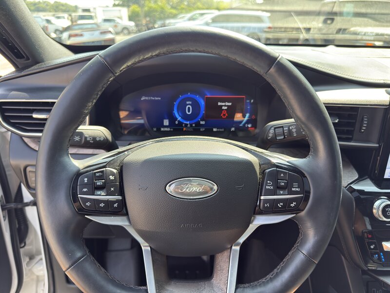 2022 Ford Explorer Platinum photo 29