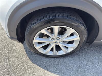 2022 Ford Explorer Platinum   - Photo 10 - Nashville, TN 37210