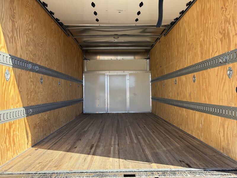 2023 Ford E-350 SD - Photo 8 - Nashville, TN 37210