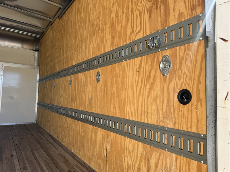 2023 Ford E-350 SD - Photo 11 - Nashville, TN 37210