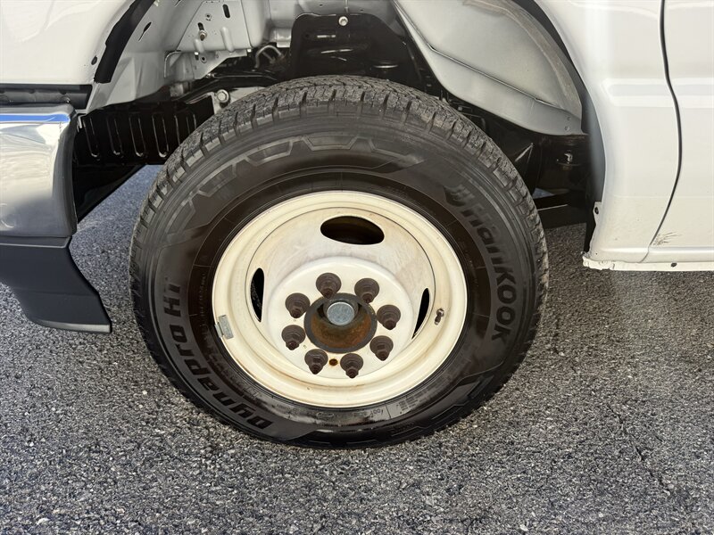 2023 Ford E-350 SD - Photo 30 - Nashville, TN 37210