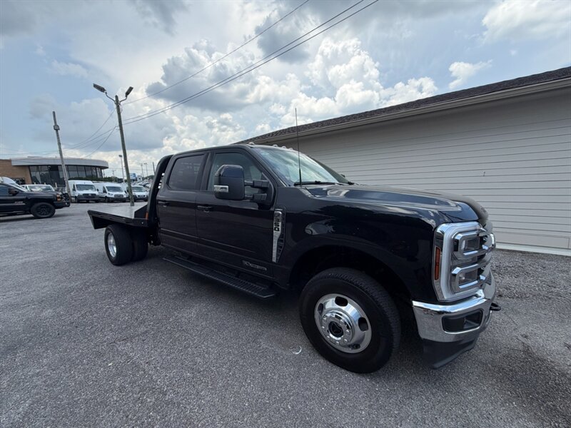 2025 Ford F-350 Super Duty Lariat Flat Bed - Photo 2 - Nashville, TN 37210