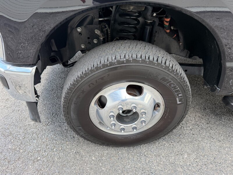 2025 Ford F-350 Super Duty Lariat Flat Bed - Photo 19 - Nashville, TN 37210