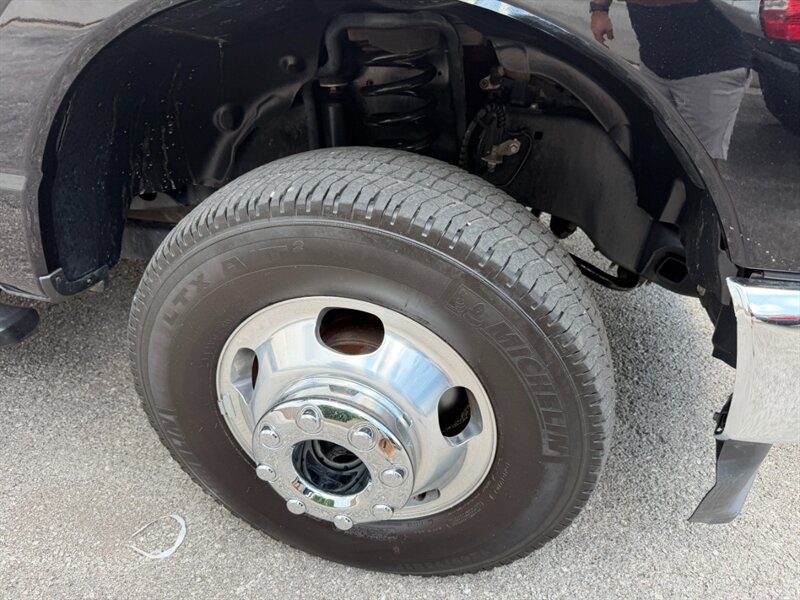 2025 Ford F-350 Super Duty Lariat Flat Bed - Photo 18 - Nashville, TN 37210