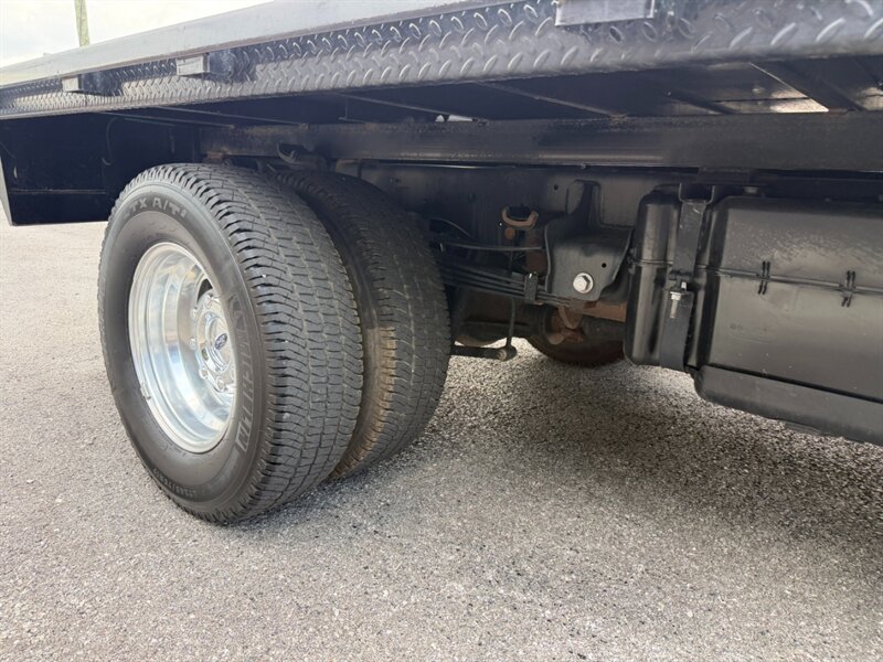 2025 Ford F-350 Super Duty Lariat Flat Bed - Photo 14 - Nashville, TN 37210