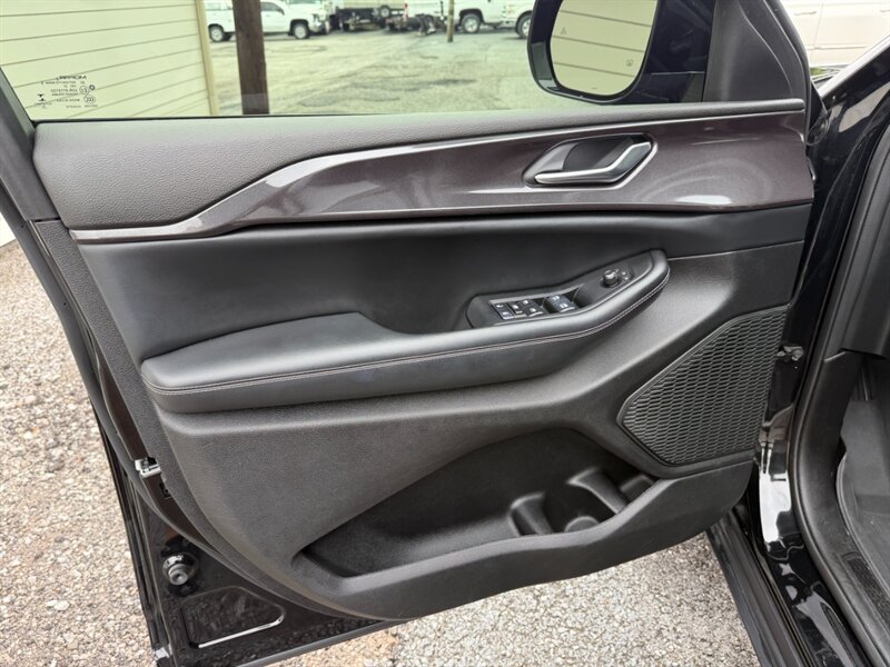 2023 Jeep Grand Cherokee Altitude - Photo 16 - Nashville, TN 37210